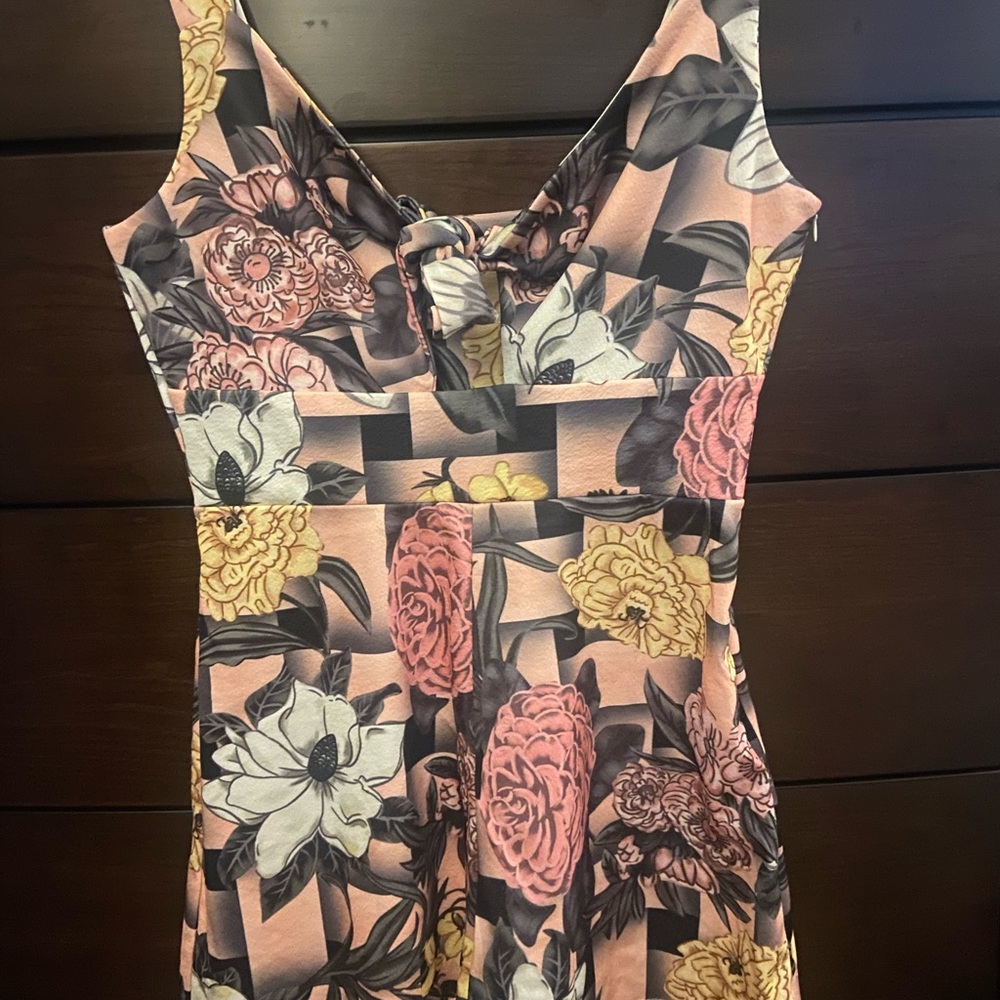 New cute floral pink romper-Front Tie Knot Rompers!!! - Picture 5 of 7